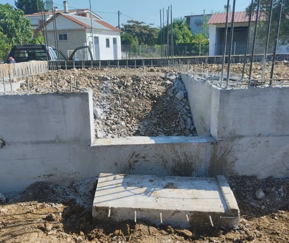 Κοπή σκυροδέματος για κατασκευή σκάλας